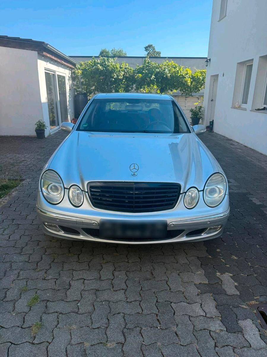 Mercedes-Benz E 320
