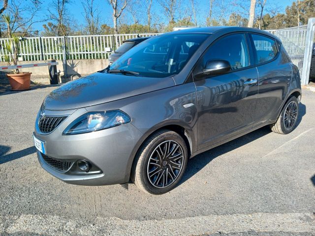 Другие Lancia Ypsilon 1.0 FireFly 5p S&S Hybryd Gold