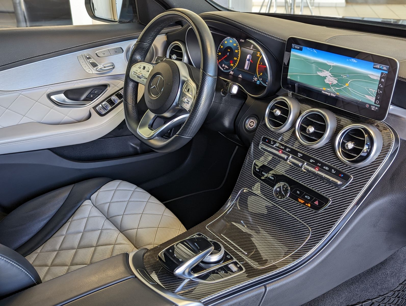 MERCEDES-BENZ C 300 d AMG Multbeam Burmester Memory designo 19 - Image 11
