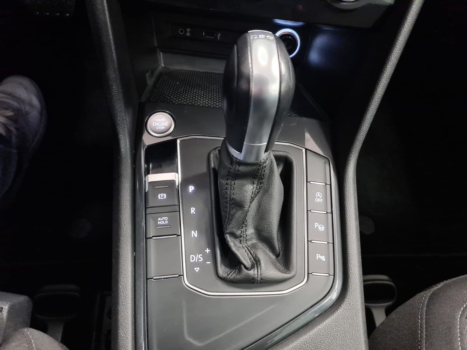 Fahrzeugabbildung Volkswagen Tiguan Comfortline / 1. Hand / AHK / GARANTIE