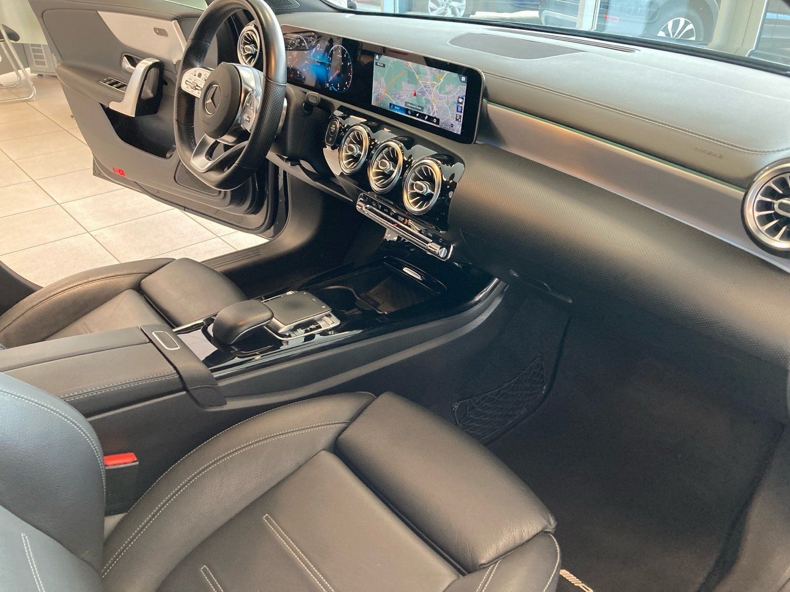 Fahrzeugabbildung Mercedes-Benz A 180 AMG*Distronic*Pano*Totwinkel*Kamera*LED*18