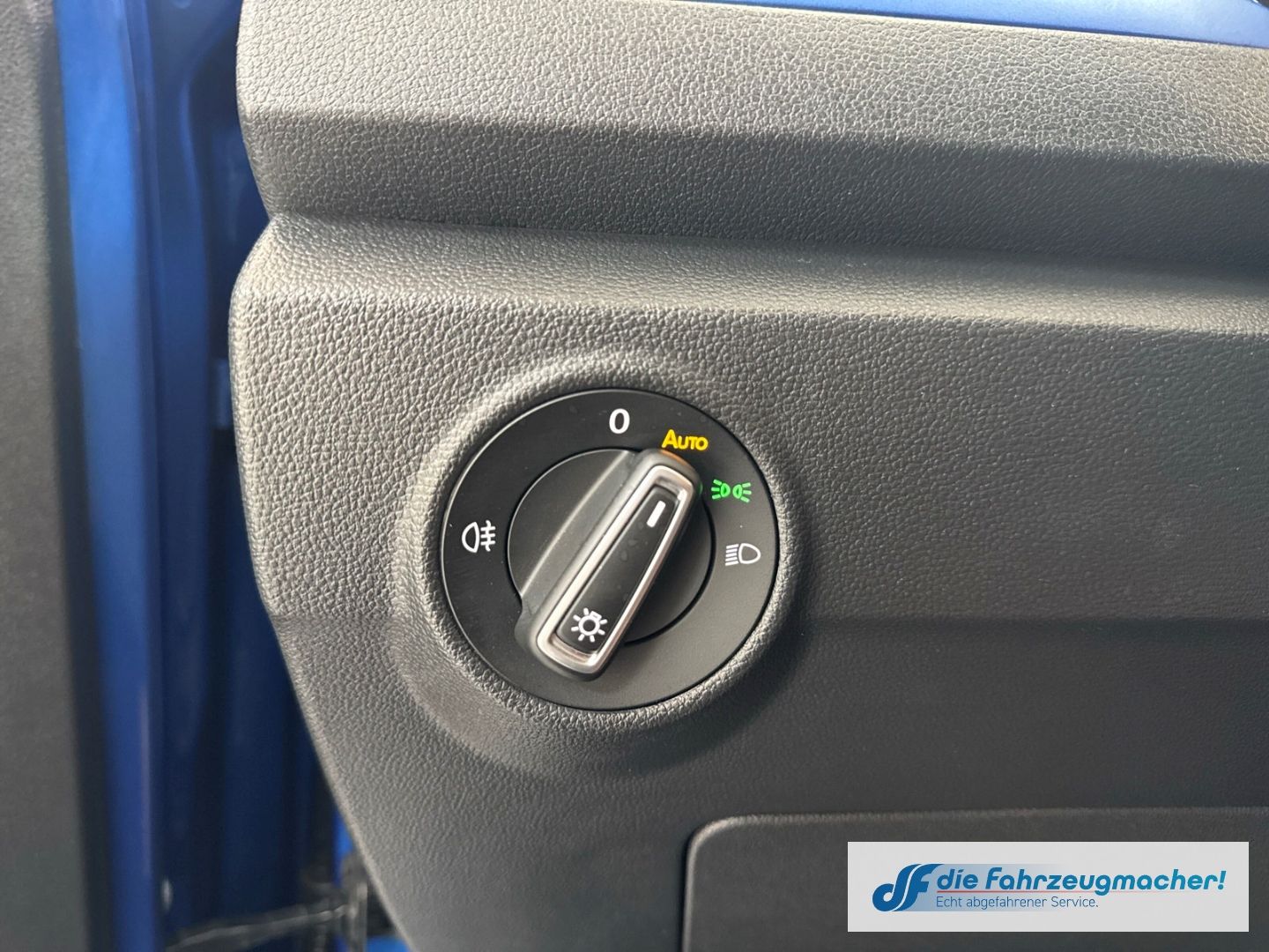Fahrzeugabbildung Volkswagen T-Roc Style Mehrzonenklima Ambientebeleuchtung S