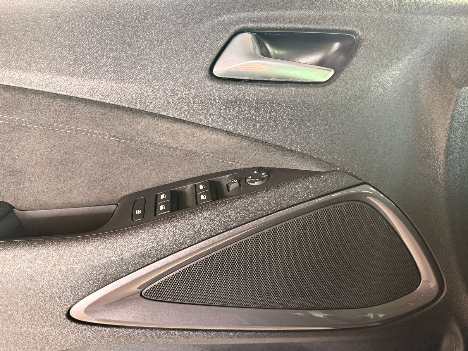 Fahrzeugabbildung Opel CrosslandX Ultimate/HEAD-UP/KAMERA/LEDER/LED/AUT