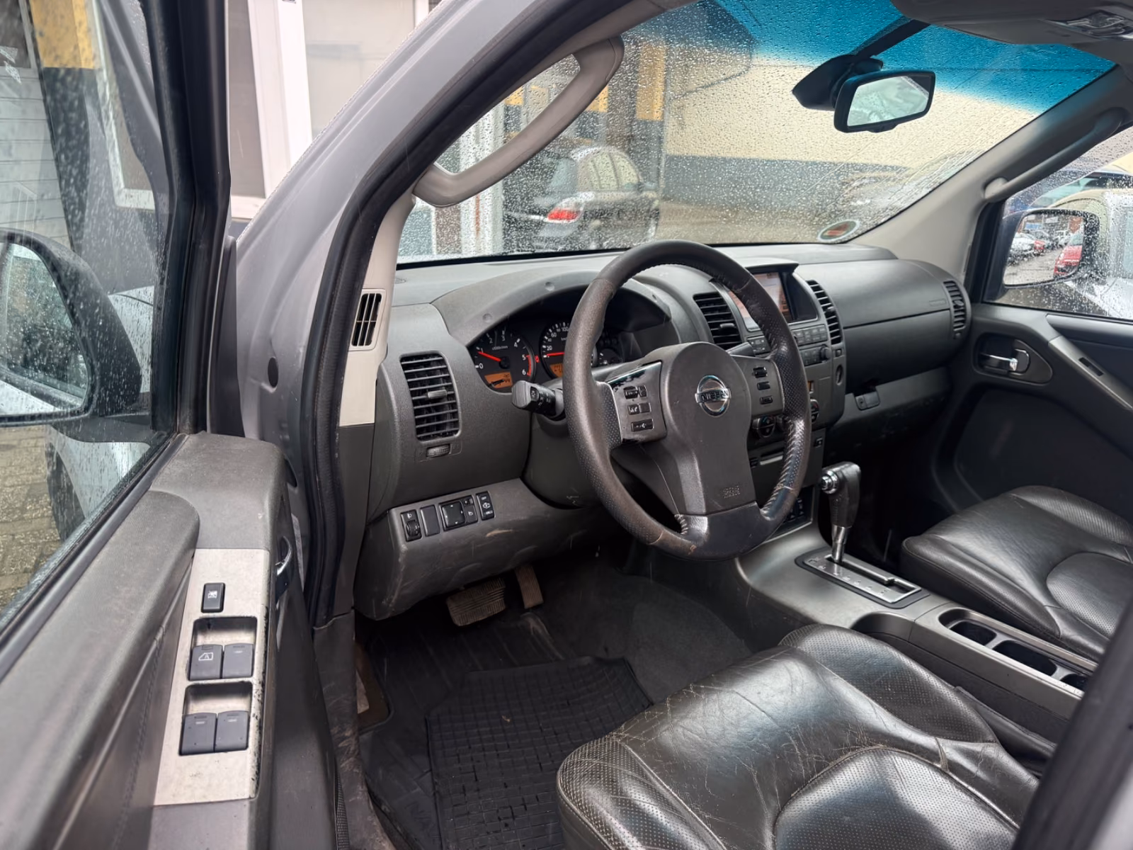 NISSAN NAVARA PICKUP DOUBLE CAB PLATINUM 4X4 | 171 ch | BVA | TOIT OUVRANT | VOLANT EN CUIR