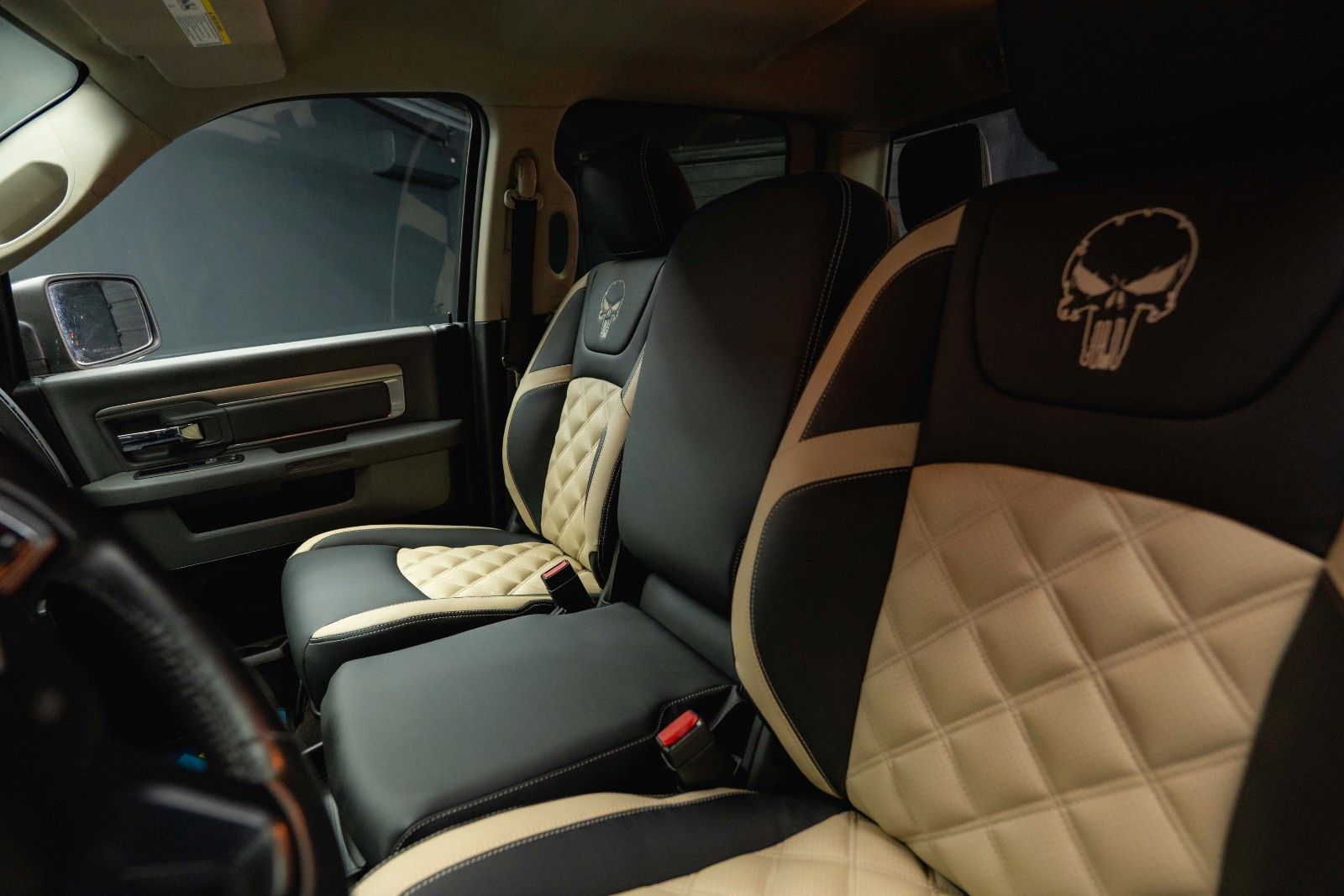 Fahrzeugabbildung Dodge RAM 5.7 V8 HEMI 4x4 PUNISHER OFFROAD RAPTOR LACK