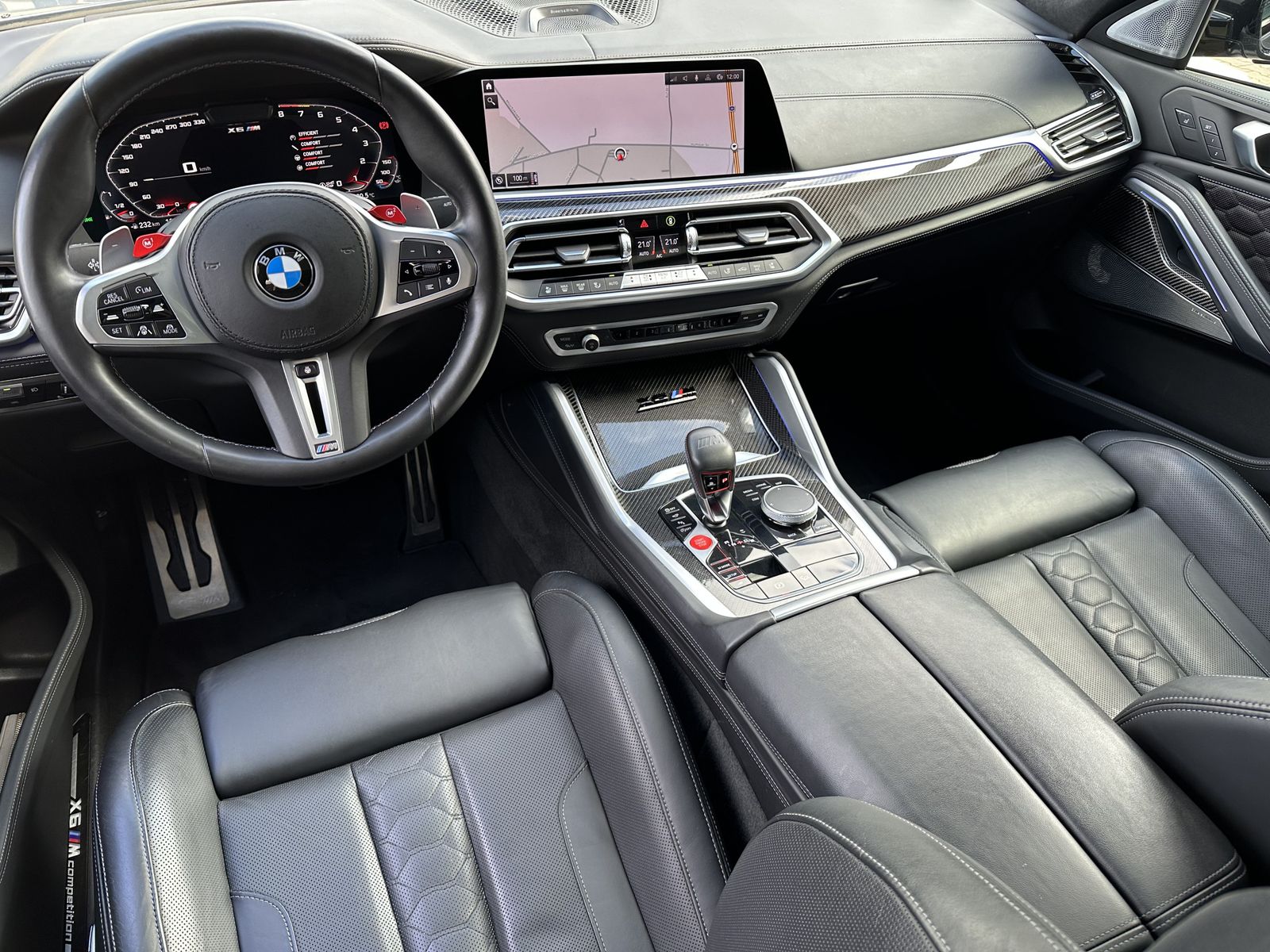 Fahrzeugabbildung BMW X6 M Competition NAV+LASER+AHK+PANO+360°+21/22ZO