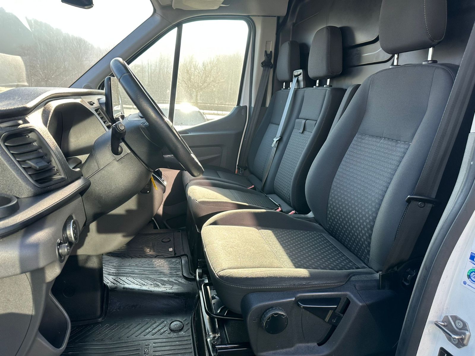 Fahrzeugabbildung Ford TRANSIT 350 L3H2 *AUTOM*LADEFLÄCHE klimatisiert