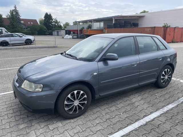 Audi A3 1.6 Ambition KLIMA- 5 Gang Schalter ohne TÜV