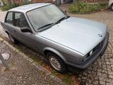 BMW E30 318i Automatik Schiebedach - BMW 318 aus 1989: 318i