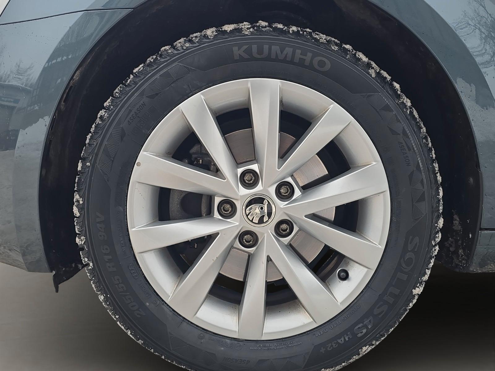 Skoda Octavia Combi Tour 2.0 TDI ACC LED CarPlay AHK