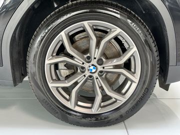 Fahrzeugabbildung BMW X3 xD20d xLine Alarm Panorama DisplKey M Sport