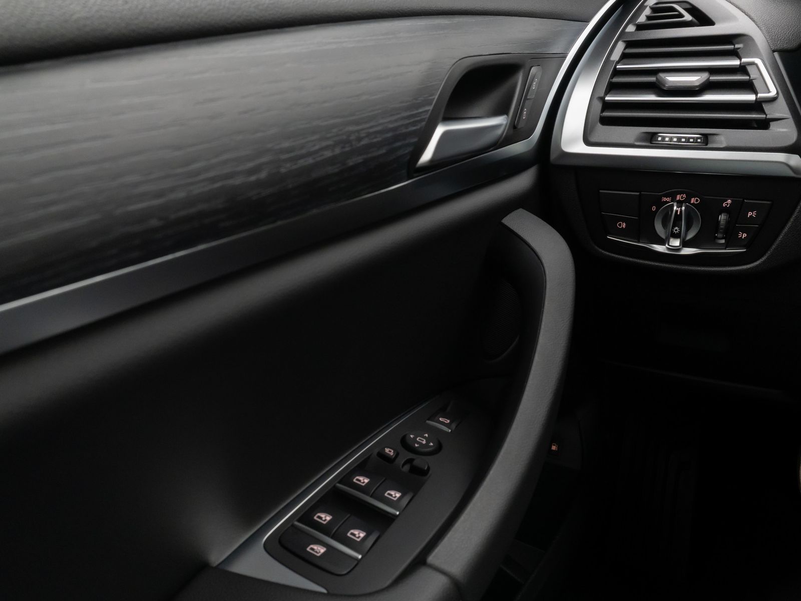 Fahrzeugabbildung BMW X3 xD30e Panorama Laser 360°HUD DAB HiFi Sport