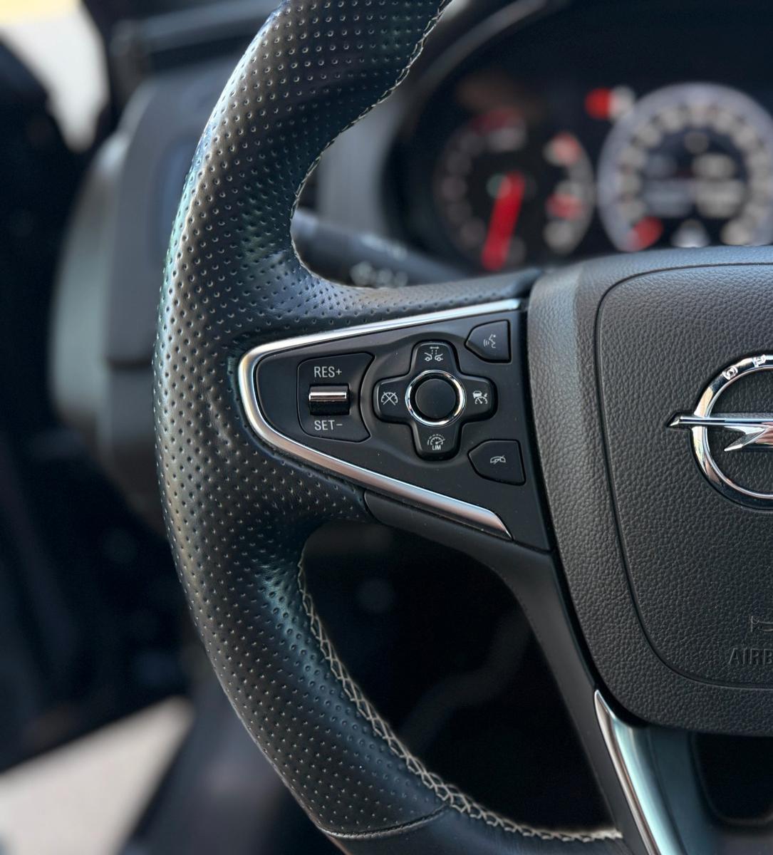 Opel Insignia OPC 4x4 Unlimited 2.8 V6 Turbo | 325 ch | BVM | Cuir Recaro électrique chauffant | Toit ouvrant | Caméra de recul | Régulateur adaptatif | Suspension FlexRide