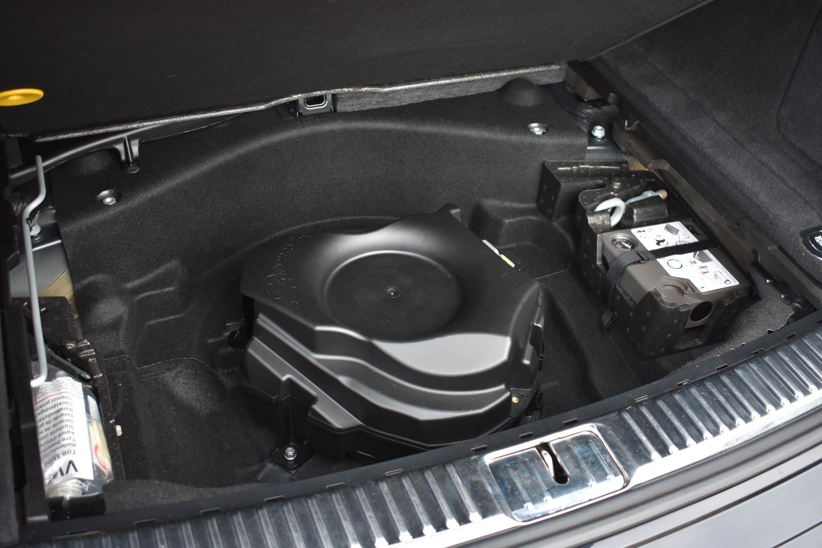 Fahrzeugabbildung Porsche Cayenne Turbo Panorama AHK Sport Chrono Keramik