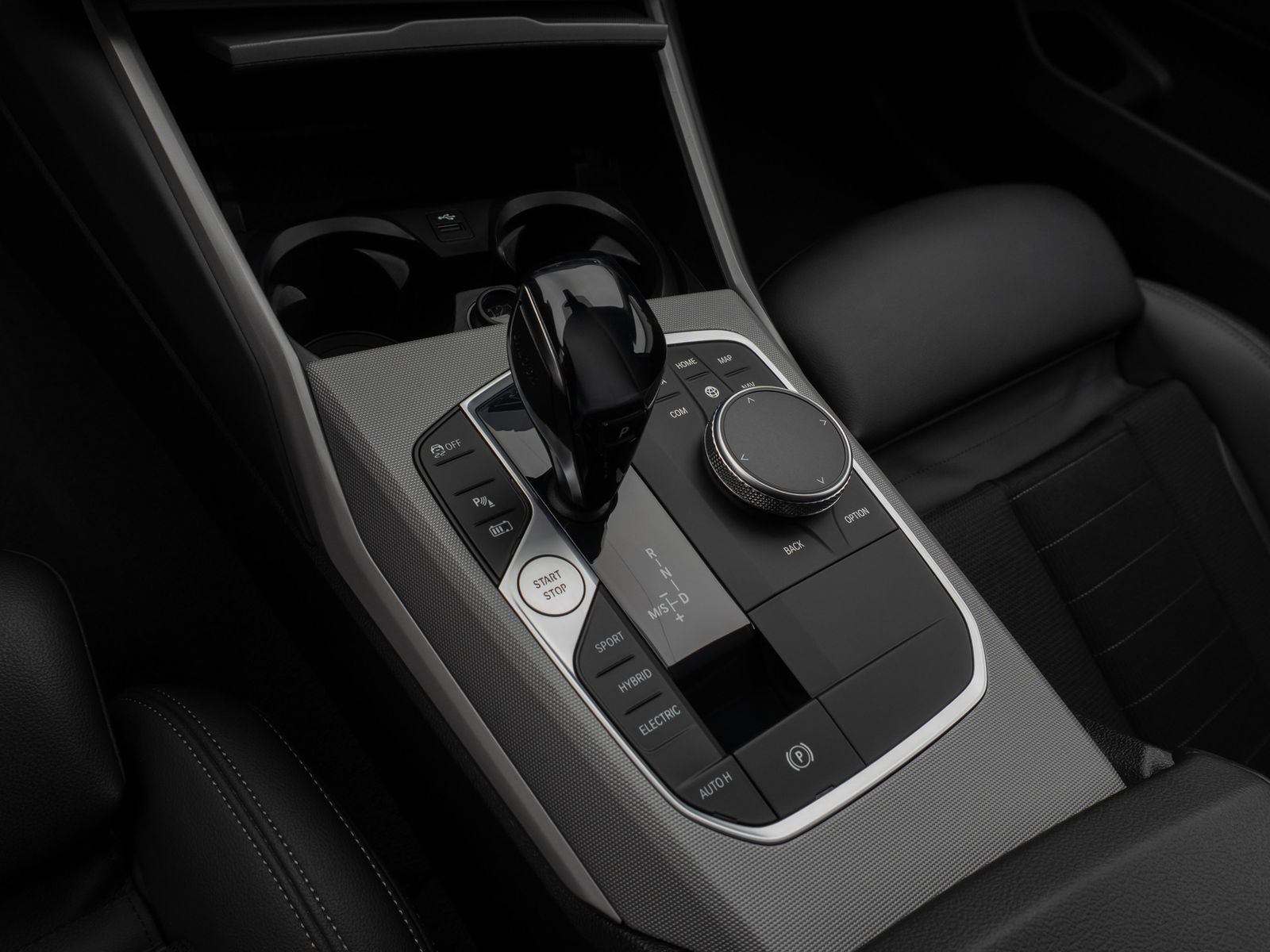 Fahrzeugabbildung BMW 330e Kamera DAB CockPitPr DrivAssis Alarm Sport