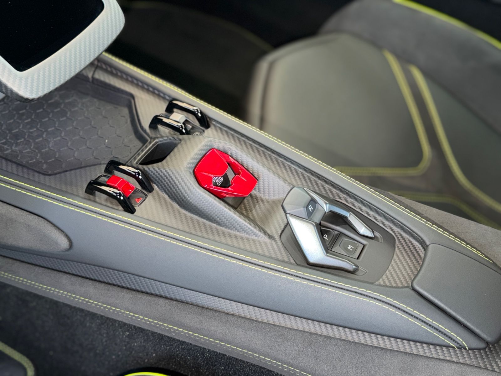 Revuelto V12 Full Carbon Lift Sonus