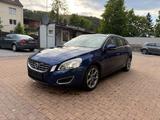 Volvo V60 Kombi Ocean Race Scheckheft gepflegt TOP