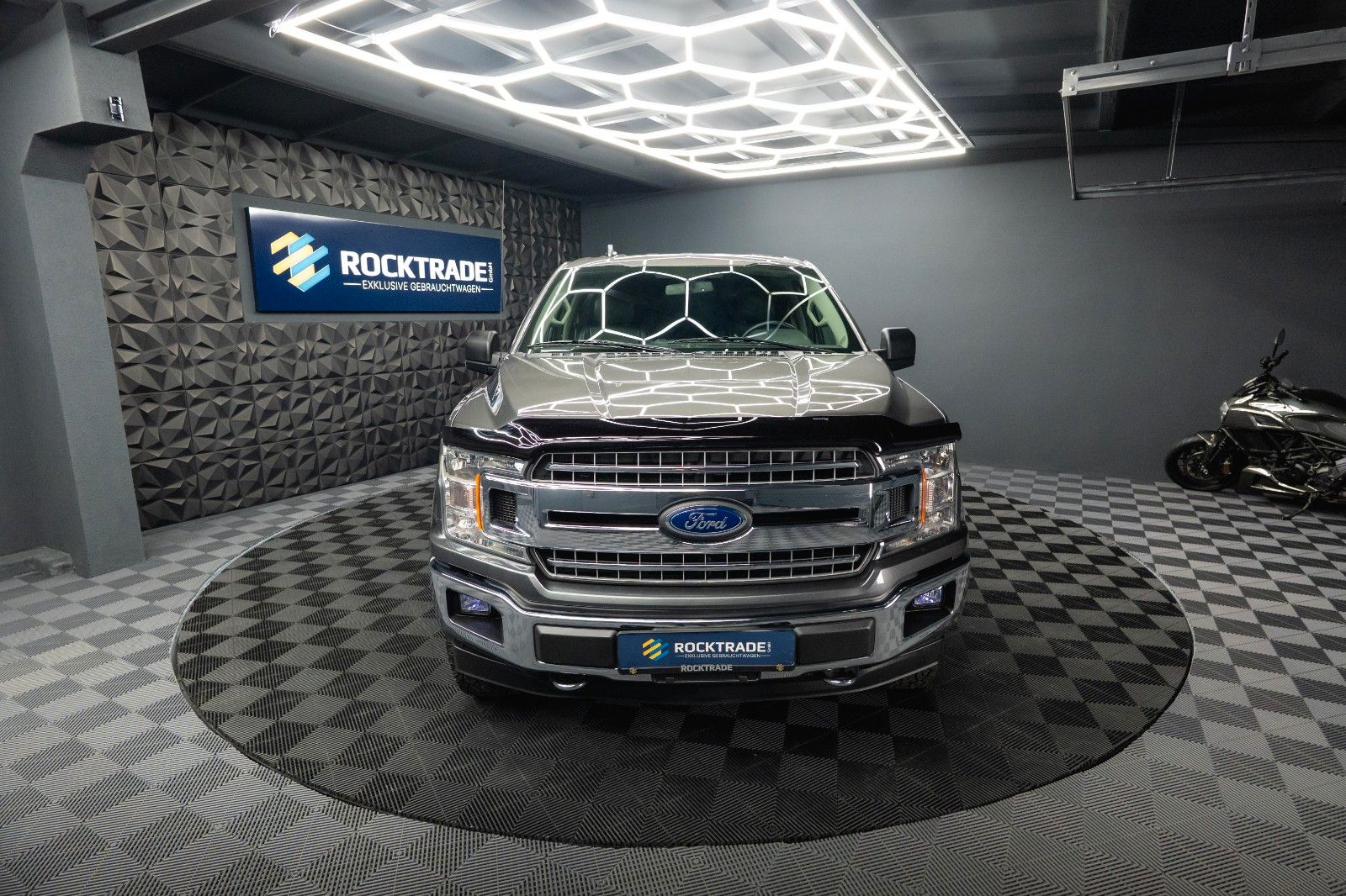 Fahrzeugabbildung Ford F150 5.0L V8 4x4 Offroad XLT SupCrew Unfallfrei