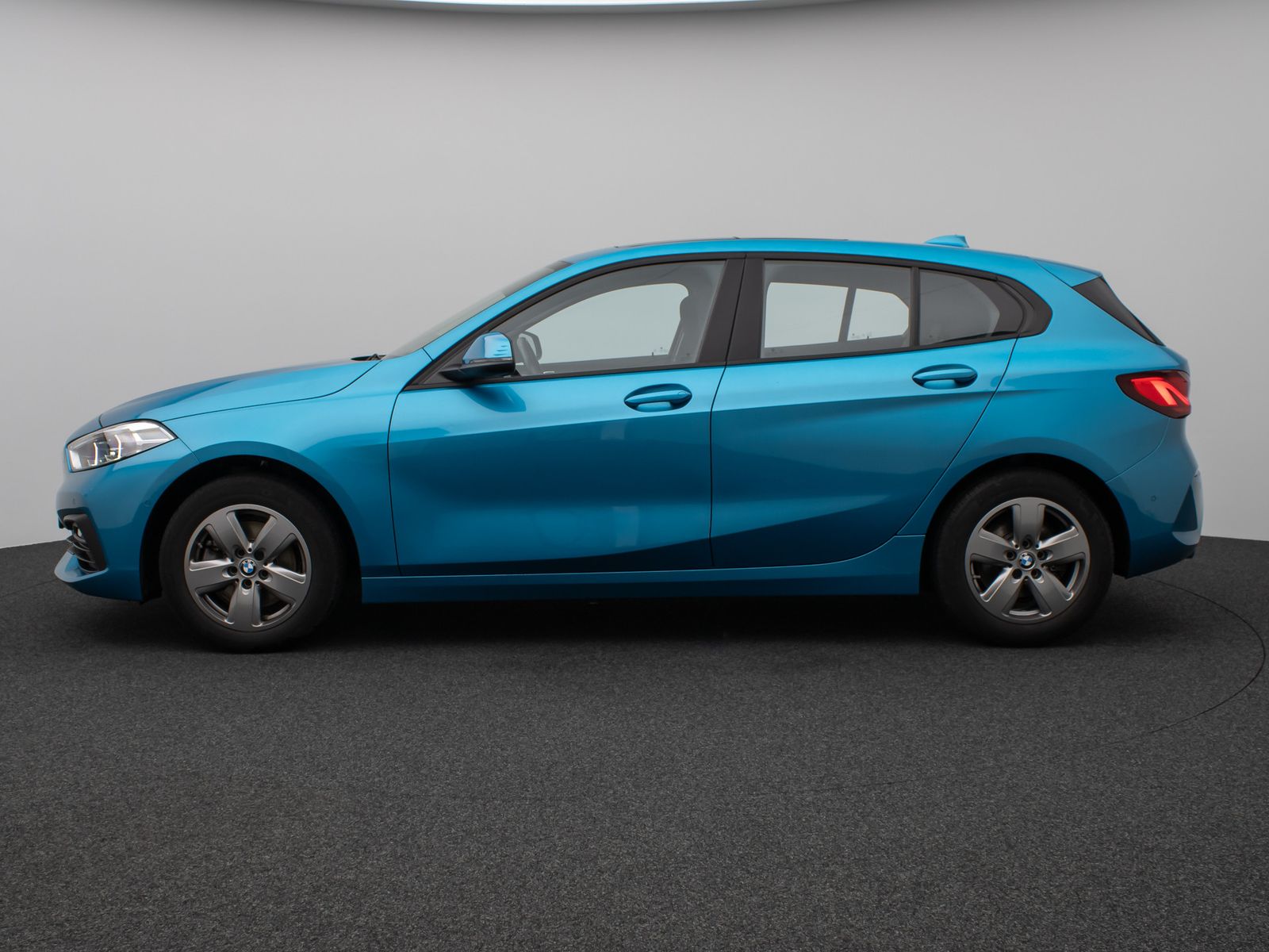 Fahrzeugabbildung BMW 118i Panorama Kamera Lenkrhzg DAB Komfort Sport