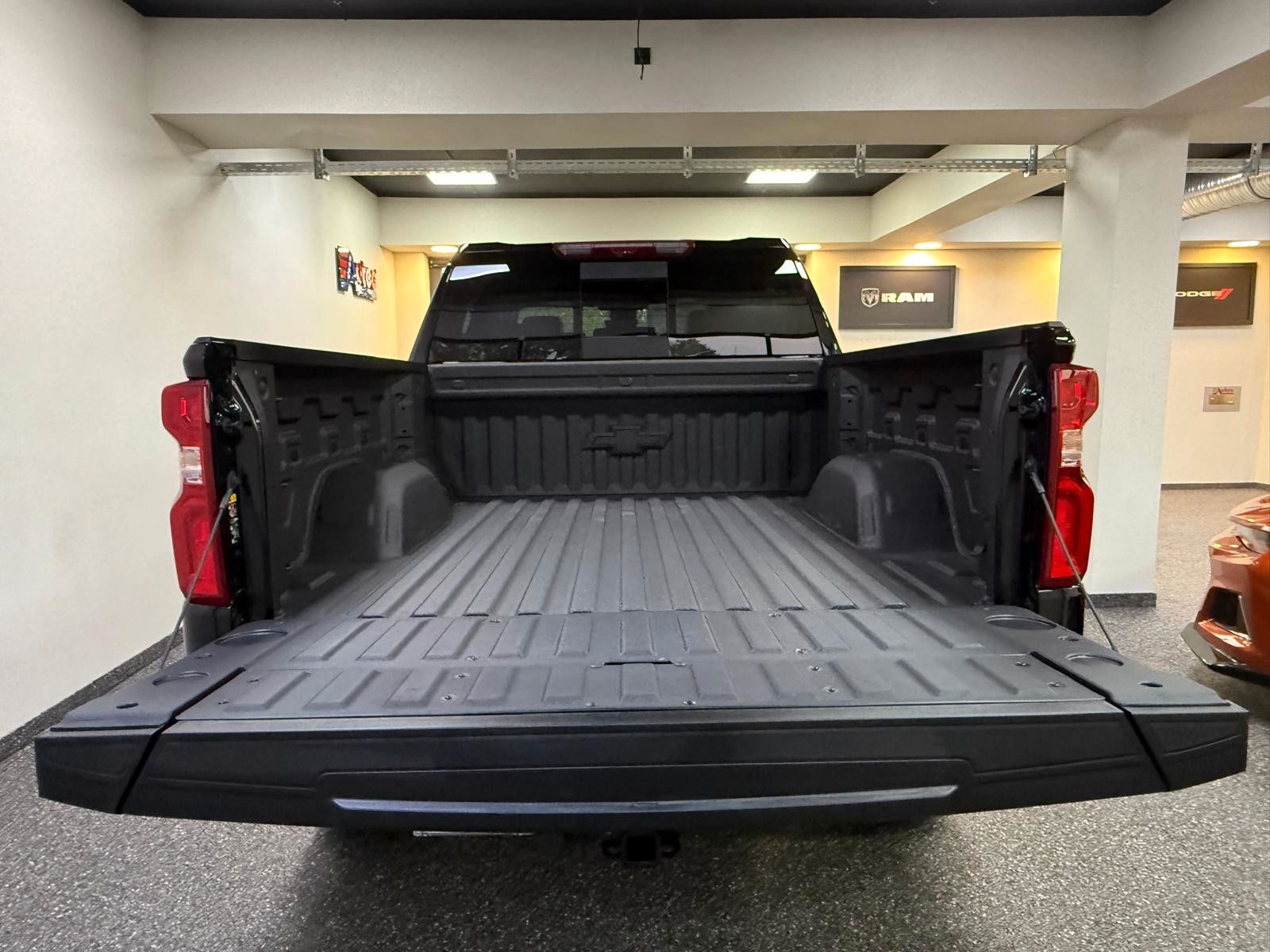 Fahrzeugabbildung Chevrolet 2026 SILVERADO ZR2 OFF ROAD-SIDE ST 6.2L V8-4x4