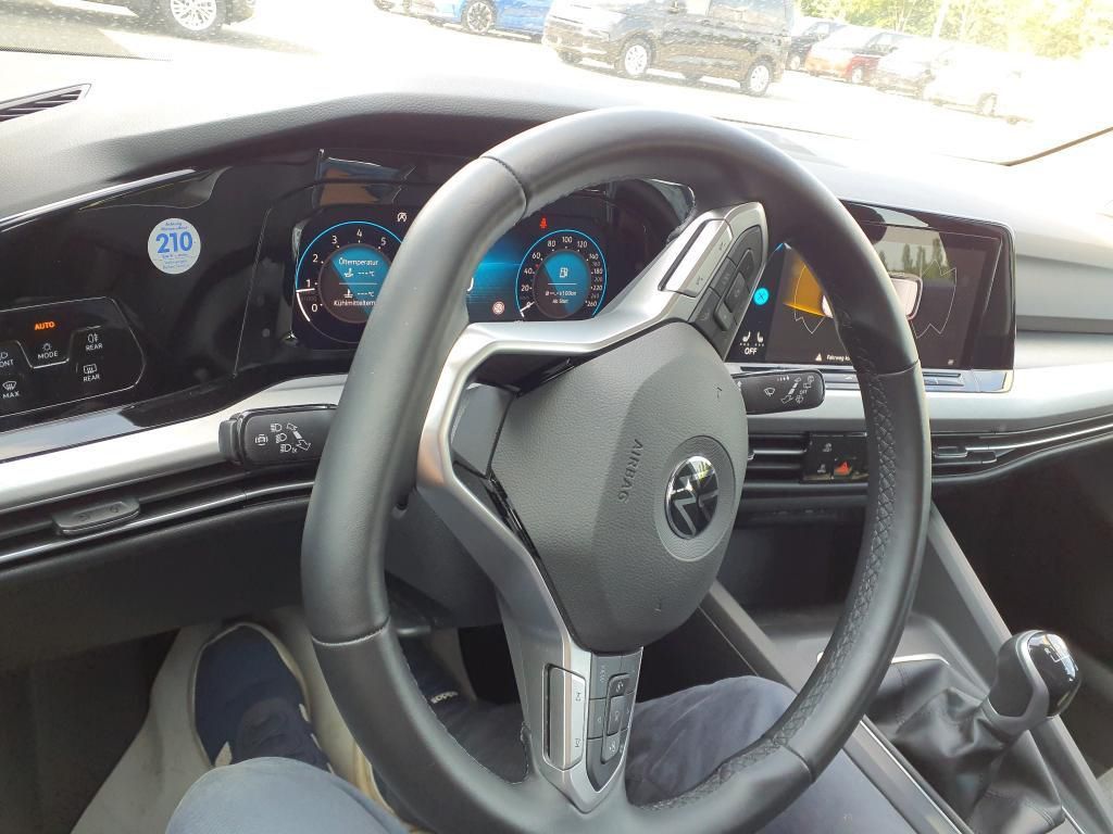 Volkswagen Golf Life 1.5 TSI PDC*Tempo*Klima*NAV*SH