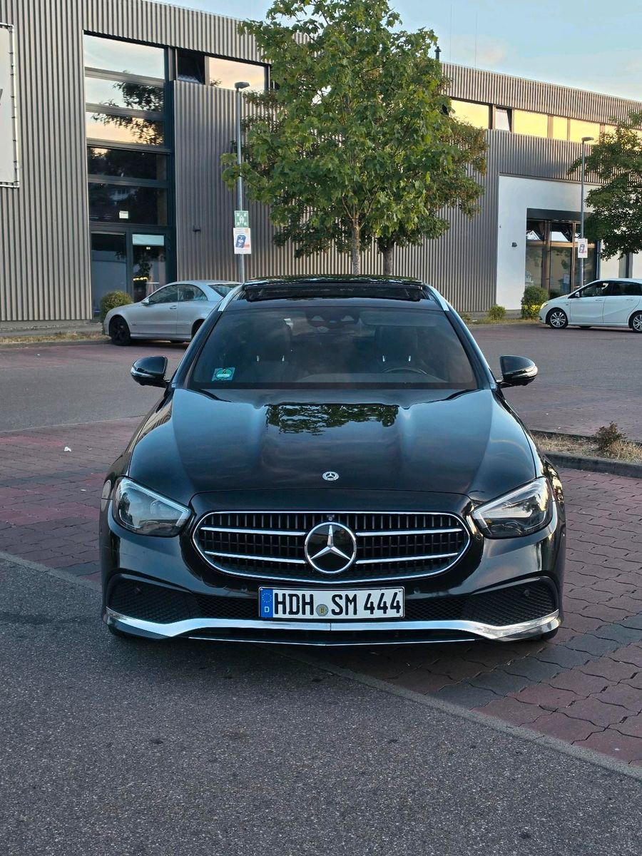 MERCEDES-BENZ Mercedes-Benz E220d T-Modell - 9G