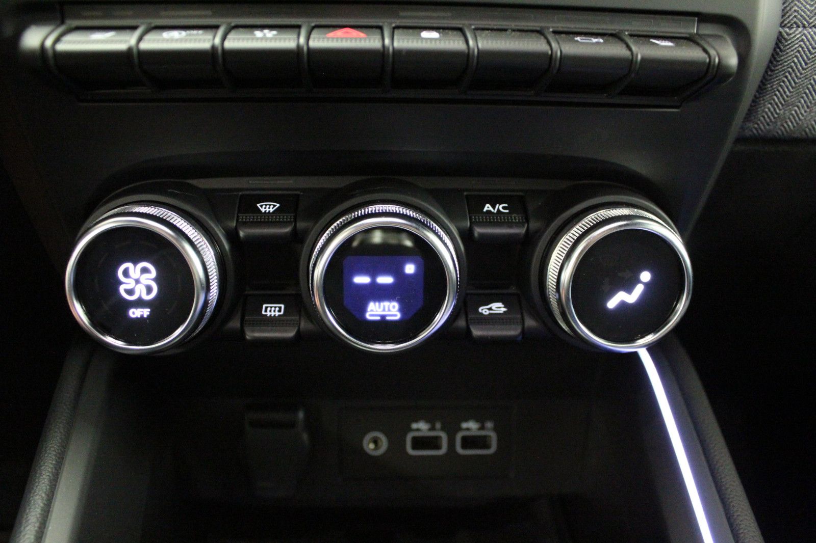 Fahrzeugabbildung Renault Clio TCe 90 Techno *Look-Paket*Winter-Paket*Bose