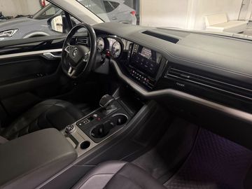 Volkswagen Touareg - 11