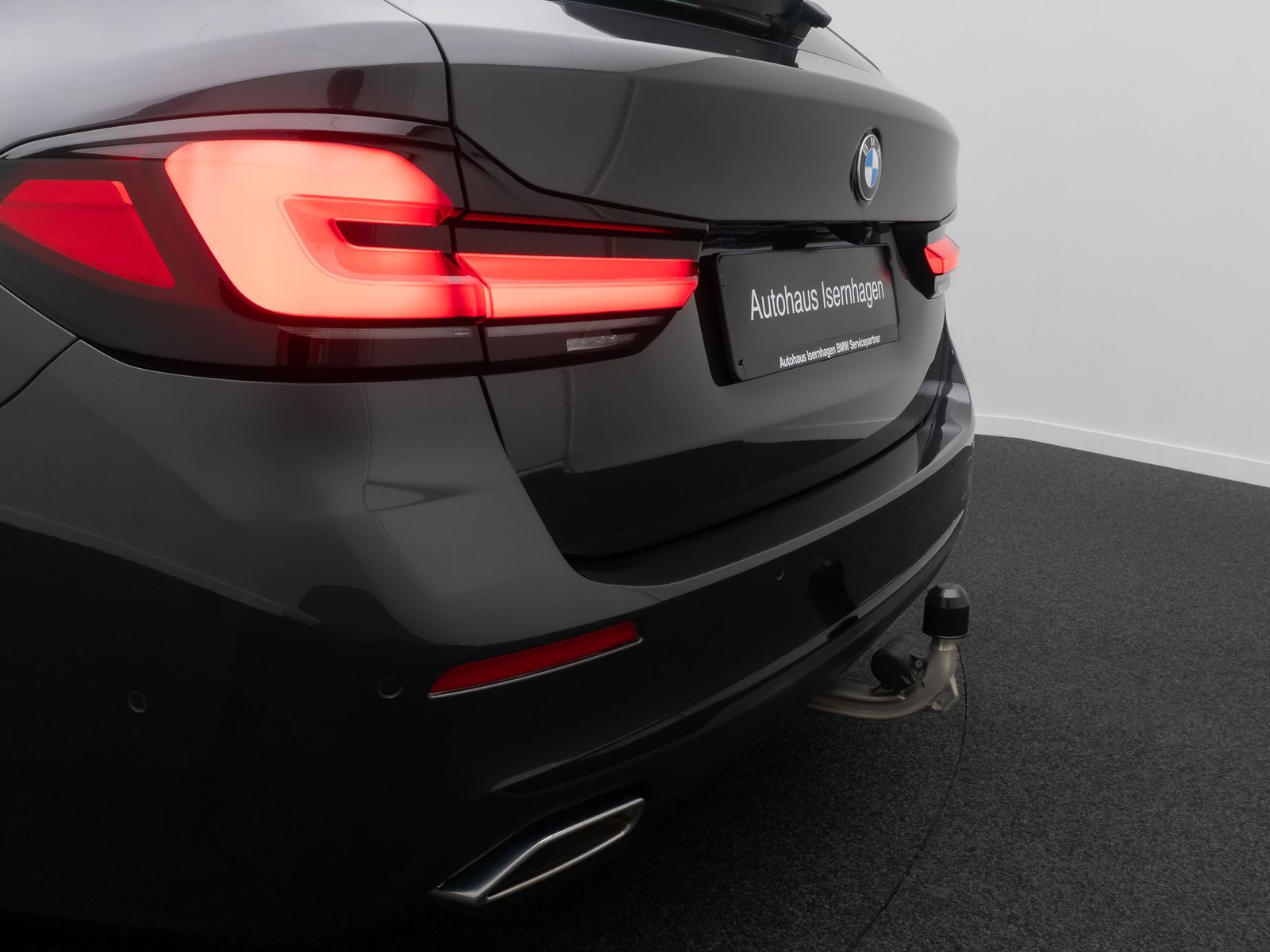 Fahrzeugabbildung BMW 520d DAB Kamera AHK Panorama HUD Leder Standheiz