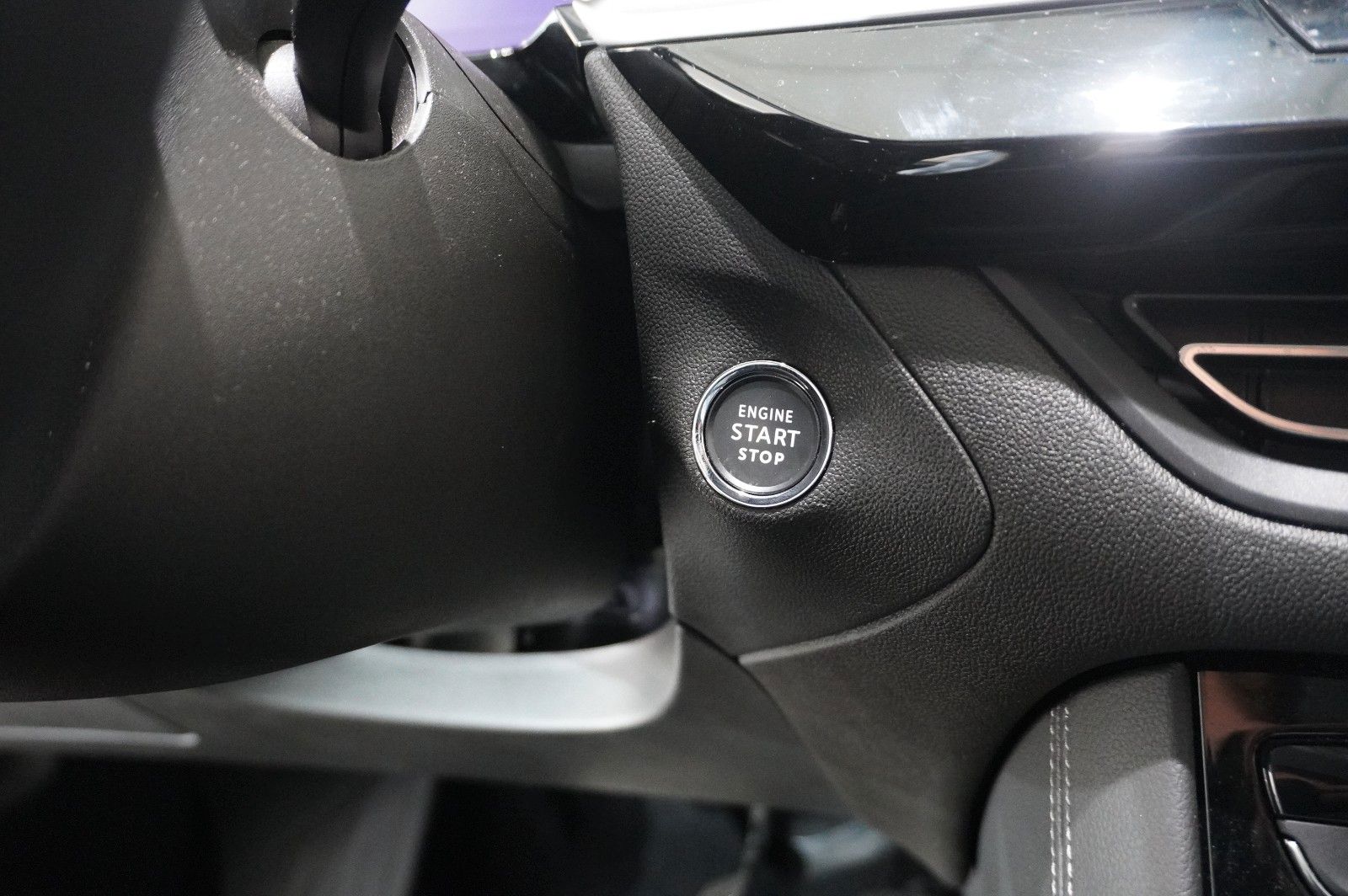 Fahrzeugabbildung Opel Grandland (X) 1.6 PHEV ELEGANCE NAVI/LED/SPORT