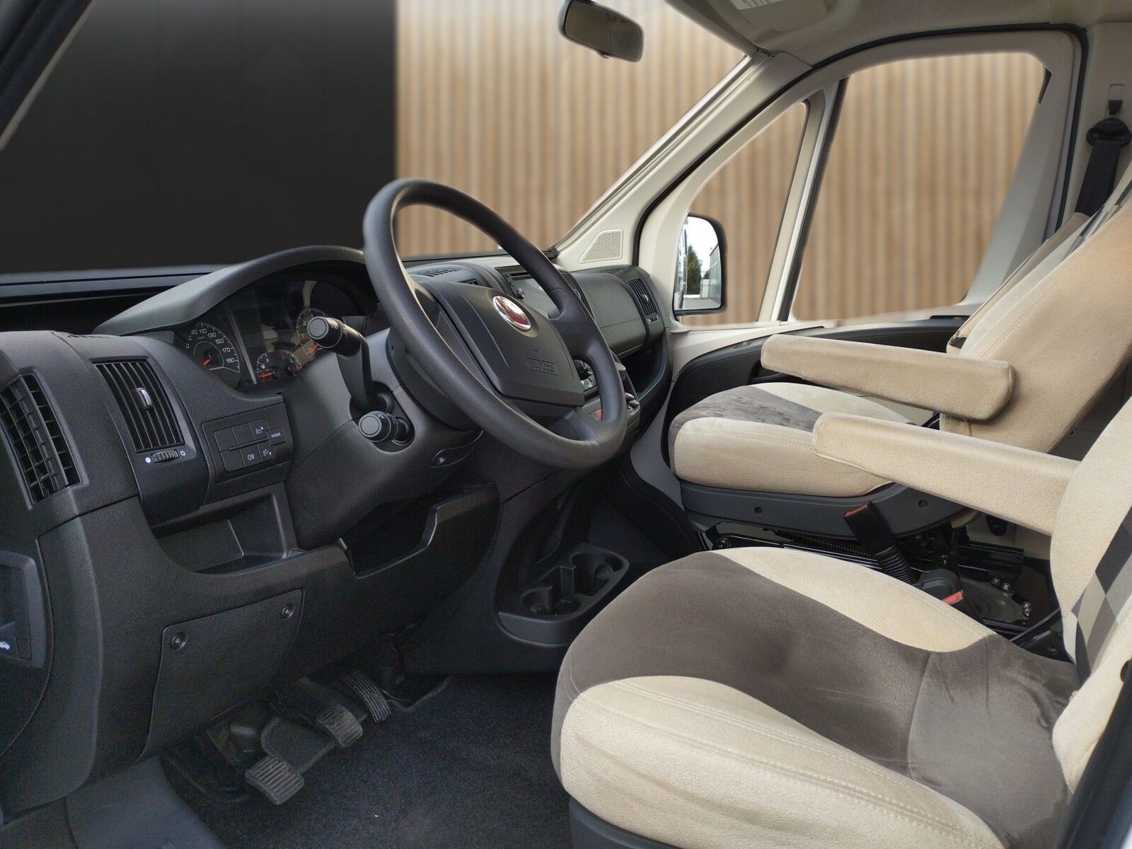 Fahrzeugabbildung Sunlight T 65 SAT,Markise,Fahrradträger,TV,Navi