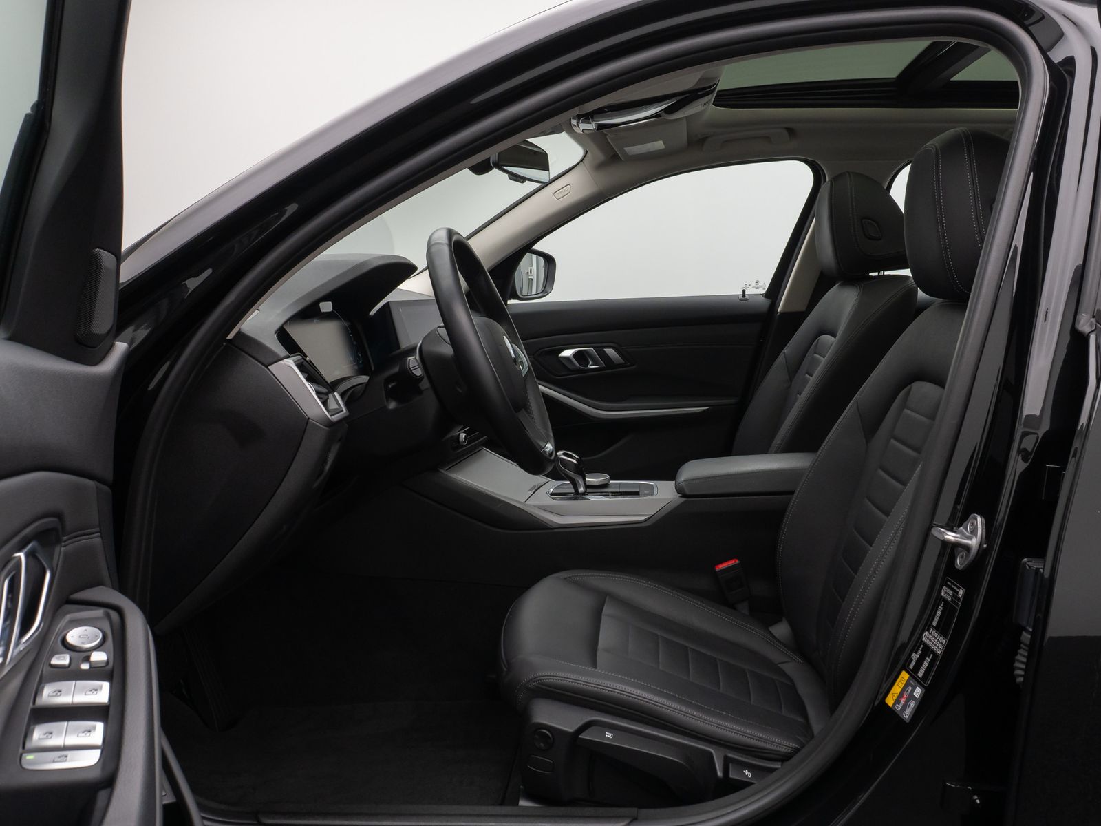 Fahrzeugabbildung BMW 330e Panorama 360° Laser HUD DAB HiFi AHK ACC