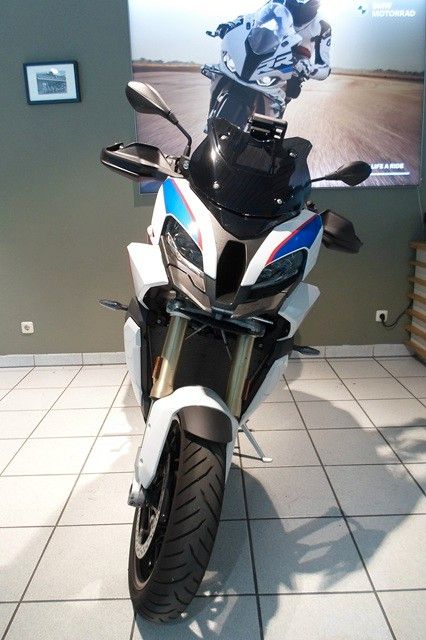 Fahrzeugabbildung BMW S1000XR mit Tourenkoffer