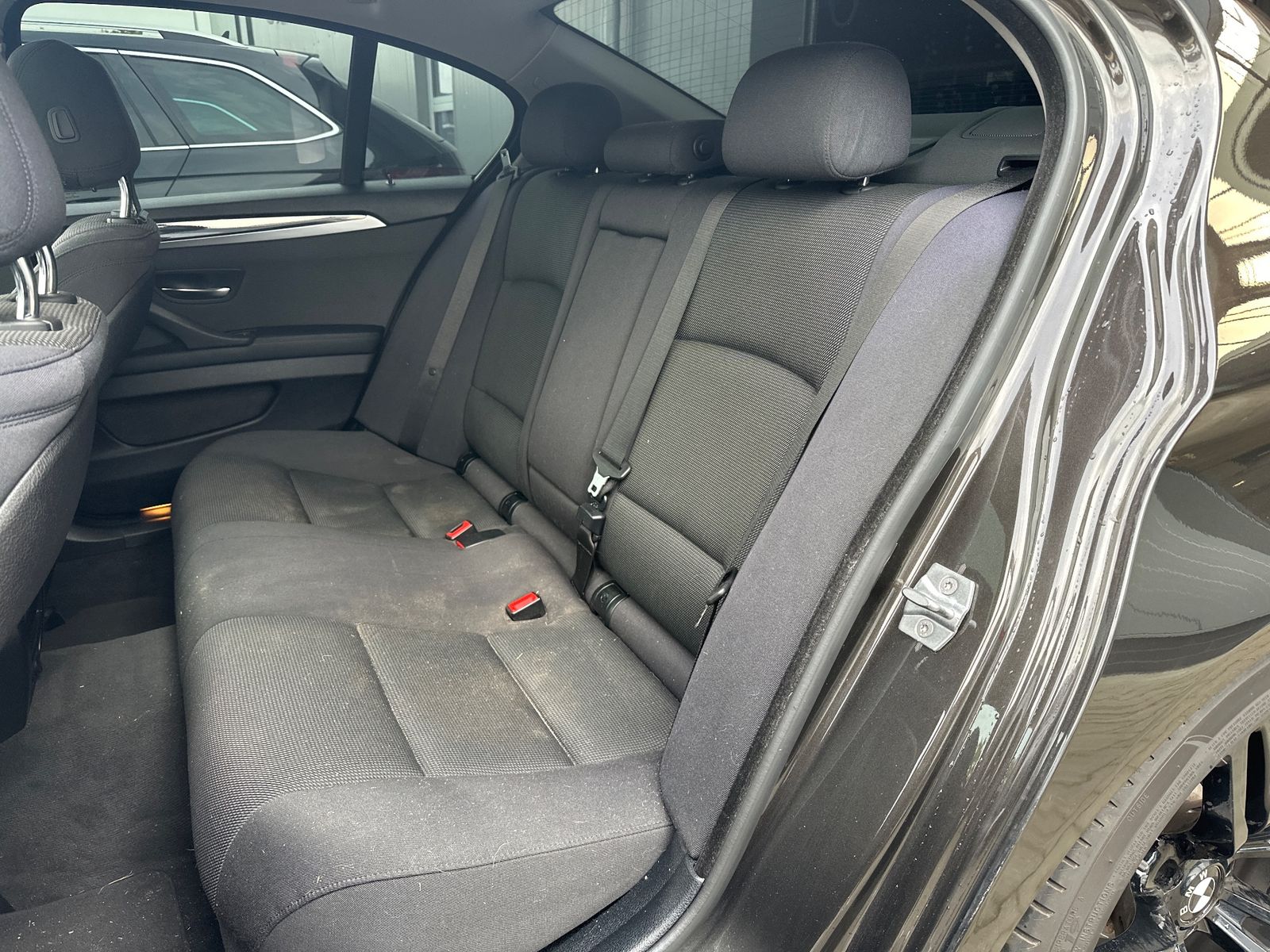 Fahrzeugabbildung BMW 520 d Limousine Aut. NAV+XEN+GLASDACH+PDC+HIFI