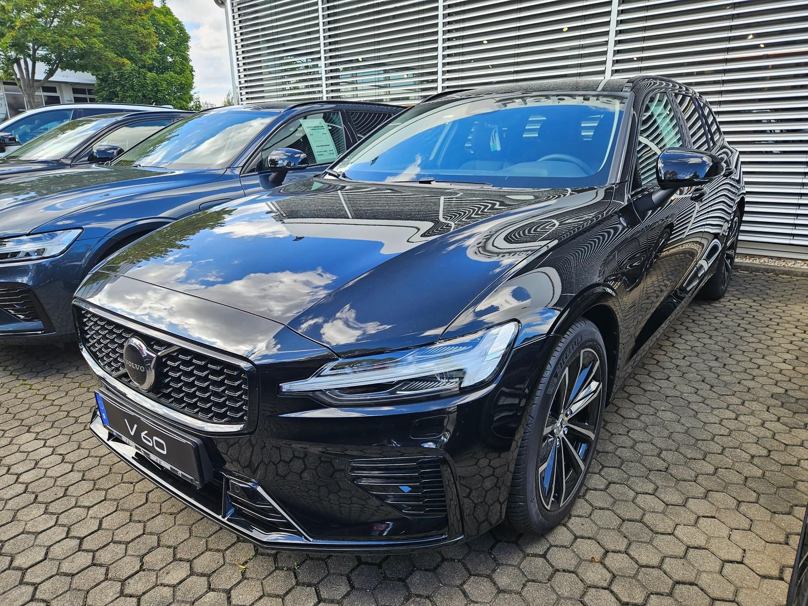 Volvo V60 T8 AWD Plus Dark +TZ-Preis für Gewerbe+