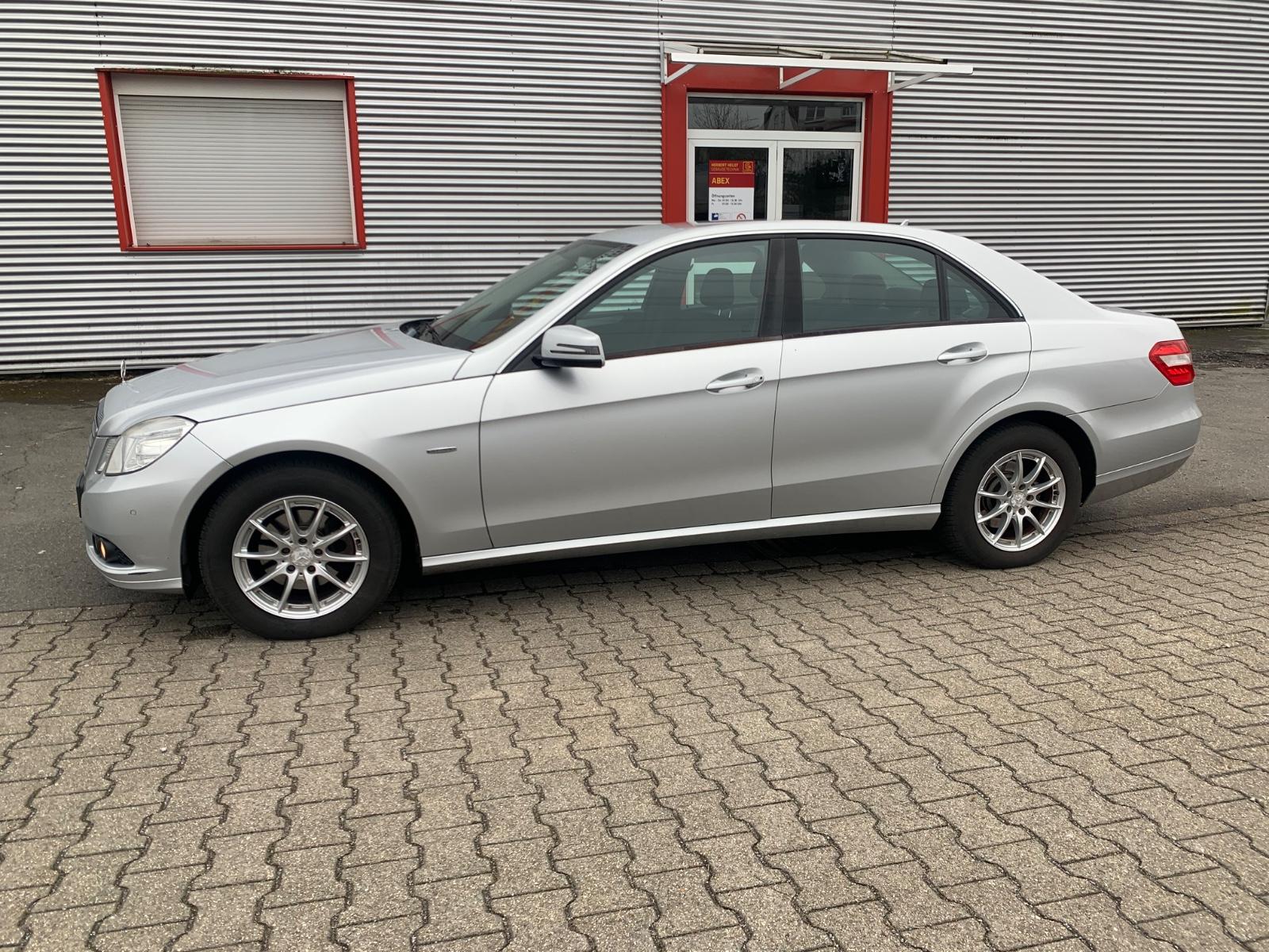 Mercedes-Benz E 220 CDI BlueEfficiency*Navi*Klima*Sitzh*PDC