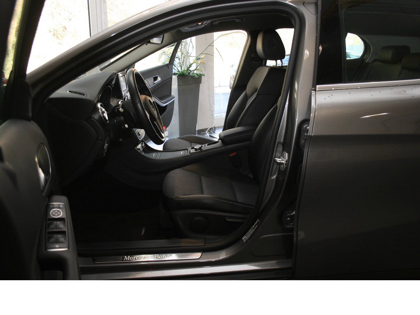 Fahrzeugabbildung Mercedes-Benz GLA 200 d Style *Bi-Xenon*AHK*Euro6*PTS*Navi