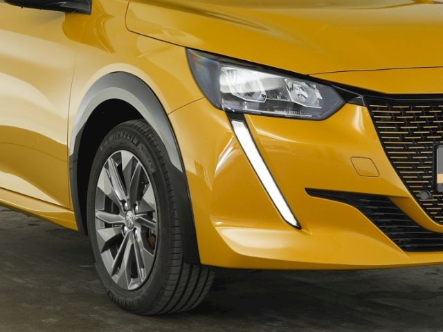 e-208 ALLURE PACK 50kWH+RÜCKFAHRKAMERA+SITZHEIZU
