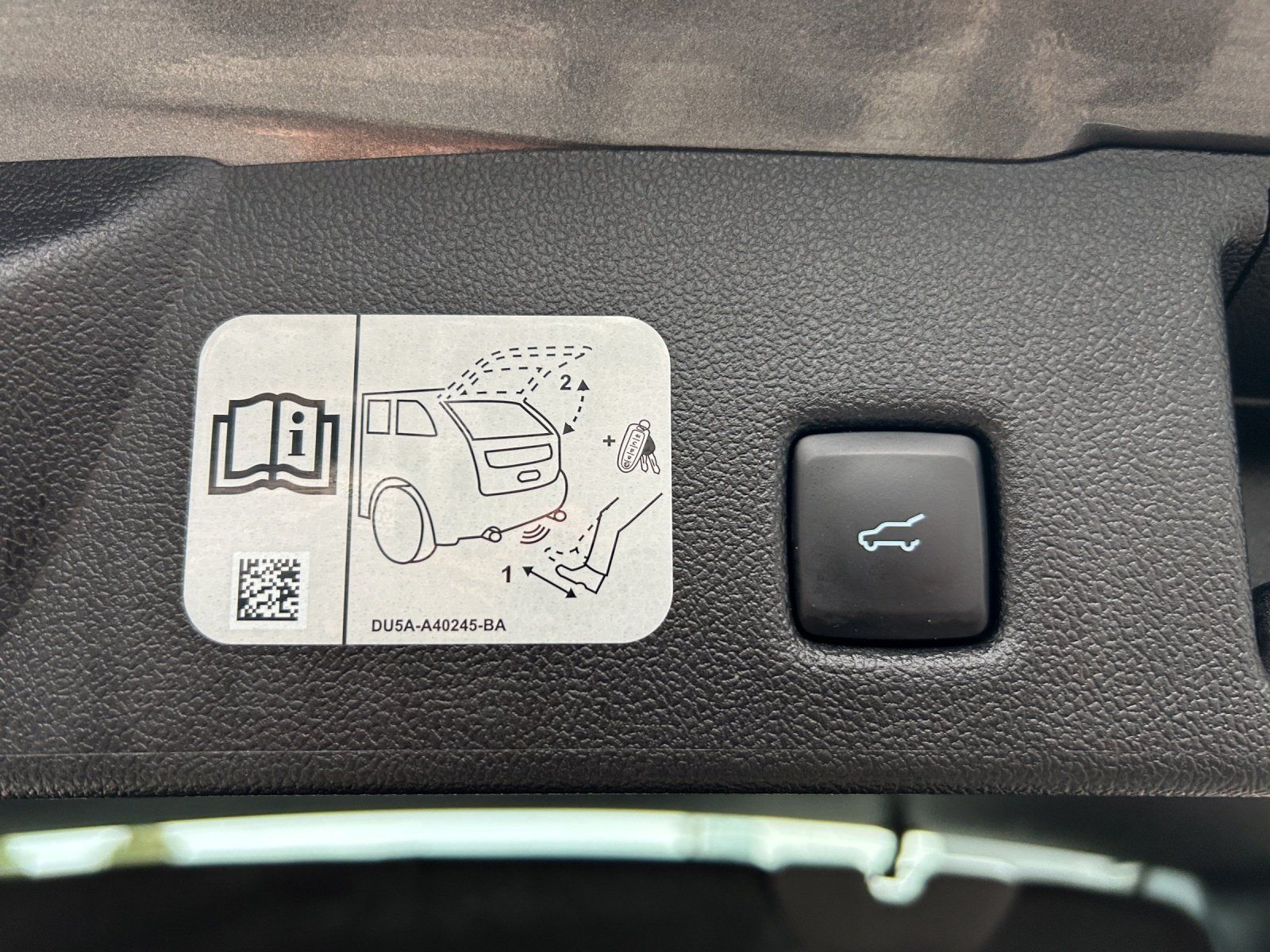 Fahrzeugabbildung Ford Kuga 2.5 PHEV ST-Line Aut./LED/ACC/KAMERA/NAVI/