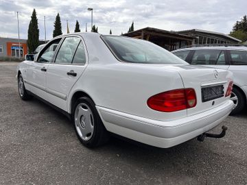 Mercedes E 280 - 5
