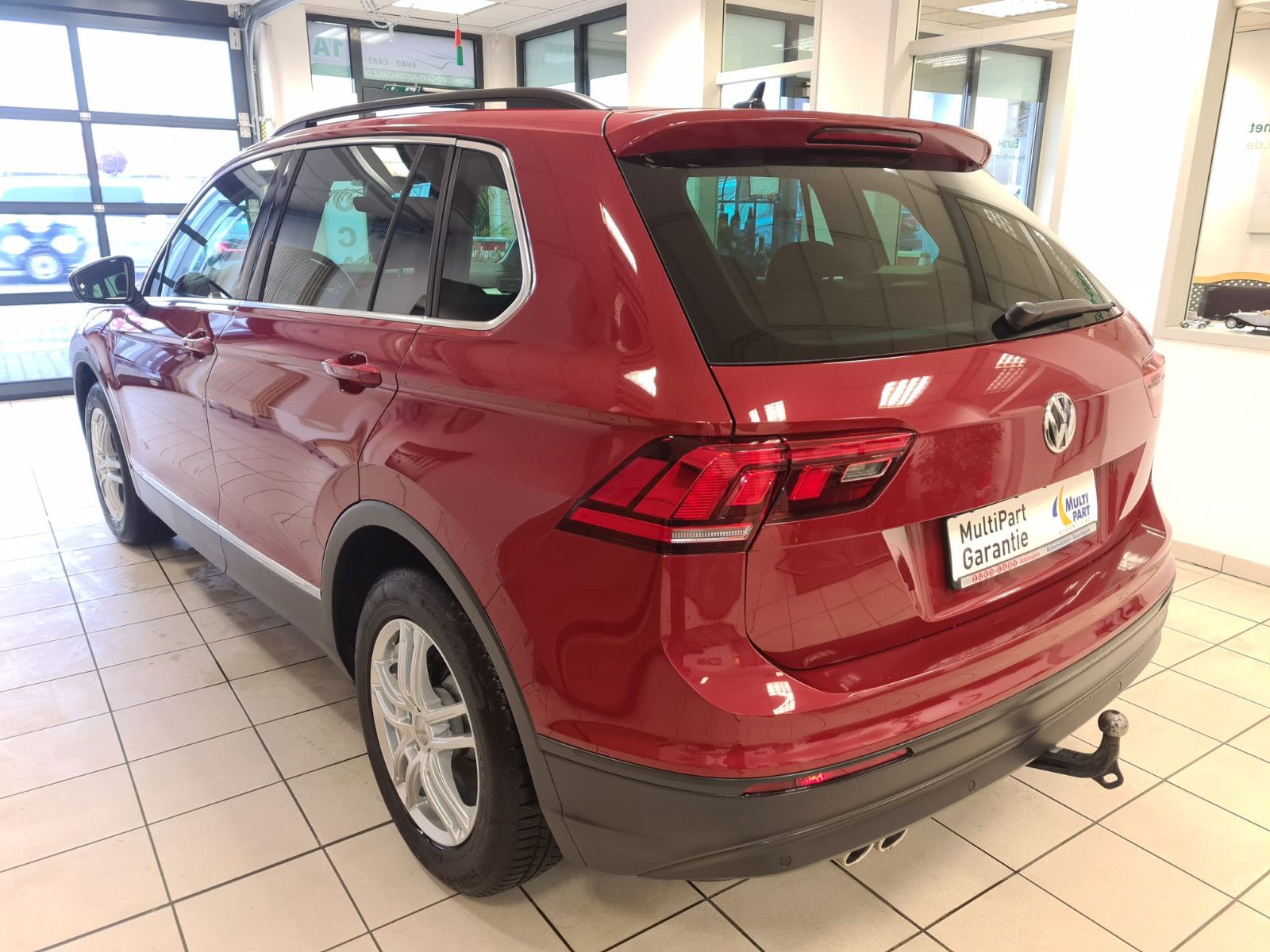 Fahrzeugabbildung Volkswagen Tiguan Comfortline / 1. Hand / AHK / GARANTIE