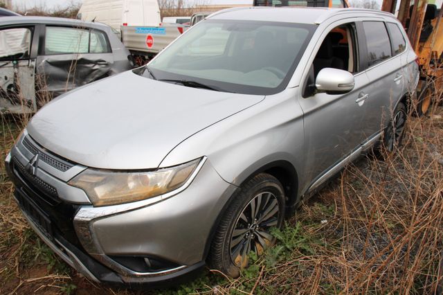 Mitsubishi Outlander Diamant Edition 2WD WASSERSCHADEN