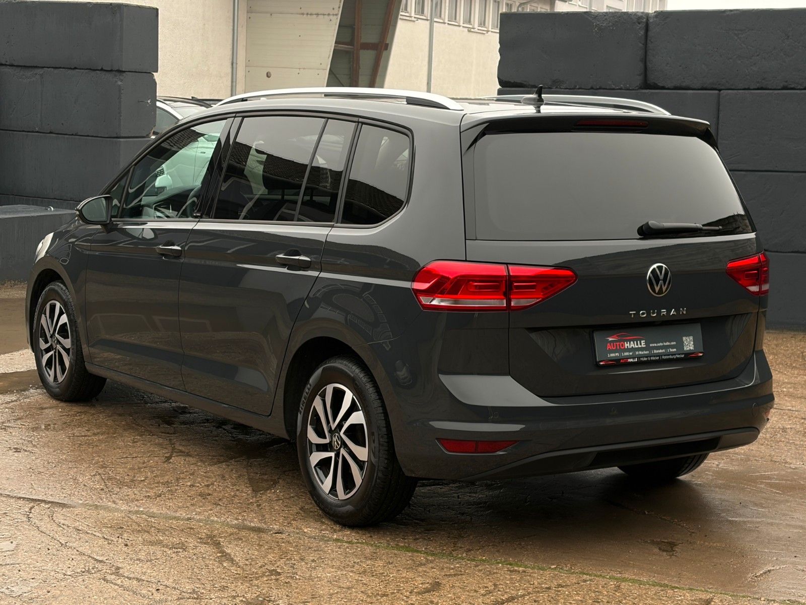 Fahrzeugabbildung Volkswagen Touran 1.5 TSI DSG Active Kamera ACC LED LHZ SHZ