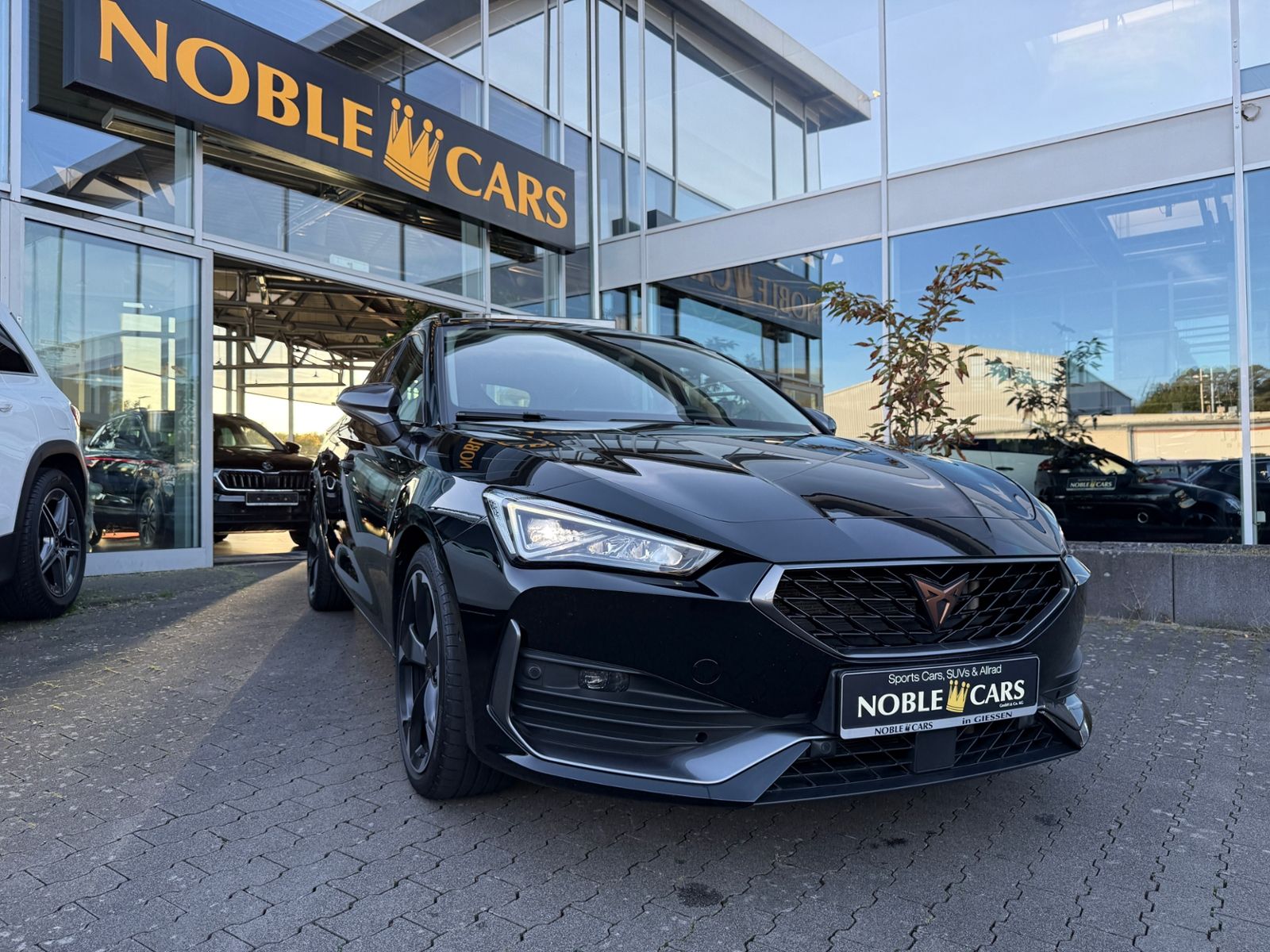 Fahrzeugabbildung CUPRA Leon 1.4 e-Hybrid VZ SHZ NAVI DAB