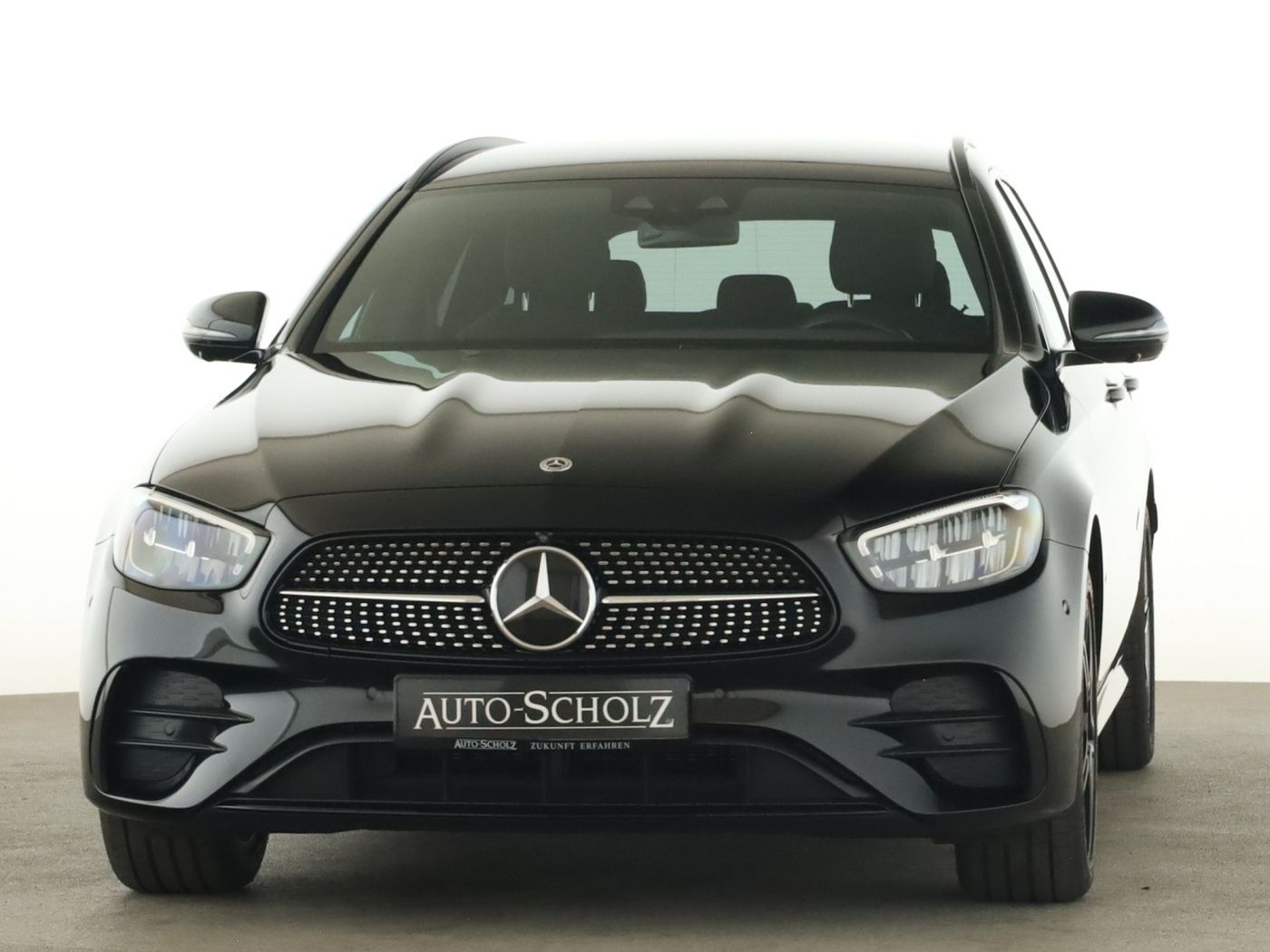 Mercedes-Benz E 300 de 4M T AMG+NIGHT+DIST+AHK+AMBI+360°+EASYP imagem 2
