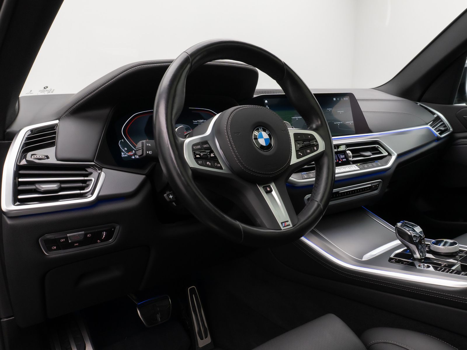 Fahrzeugabbildung BMW X5 xD40d M Sport Panorama Kamera HUD DAB Massage