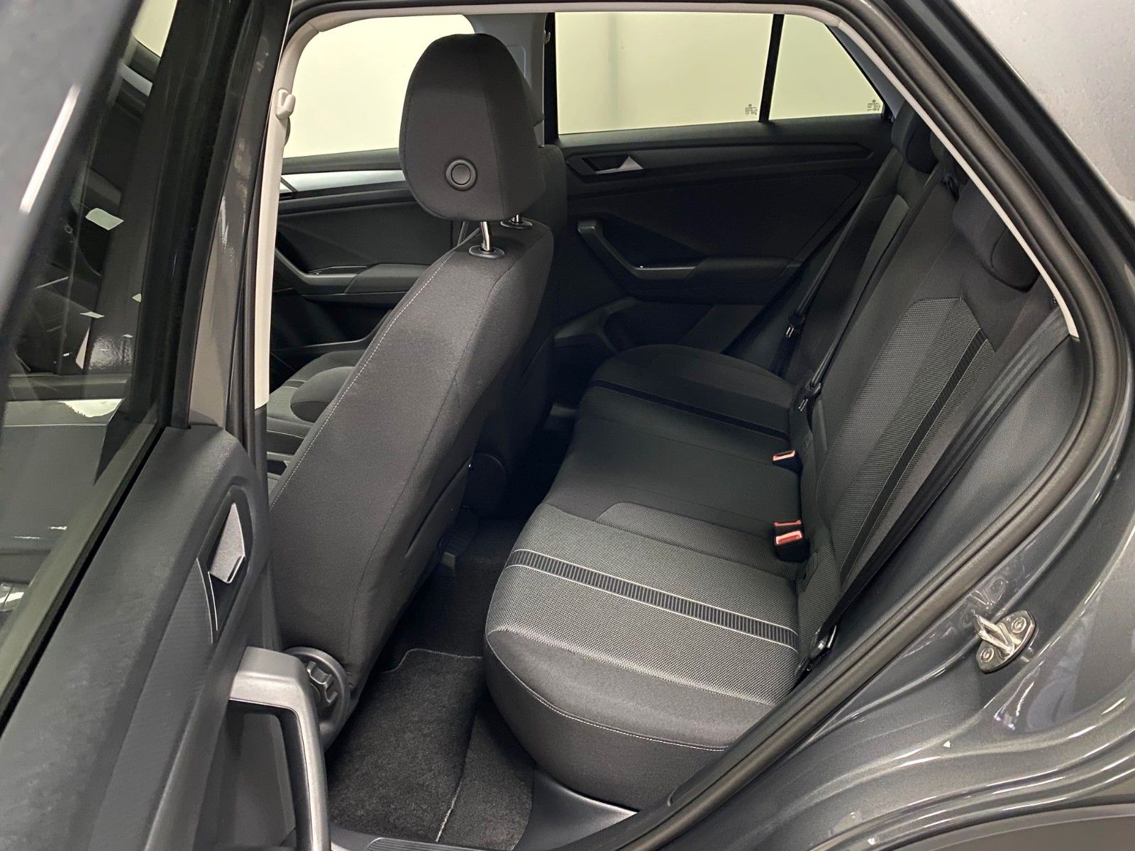 Fahrzeugabbildung Volkswagen T-Roc 1.5 TSI Life+ACC+LED+KAMERA+virt.TACHO+PDC