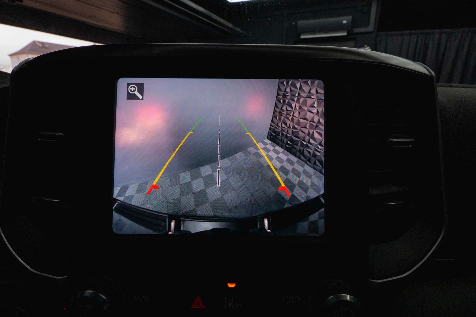 Fahrzeugabbildung Dodge RAM 5.7 V8 HEMI 4x4 OFFROAD Night Limited 19%