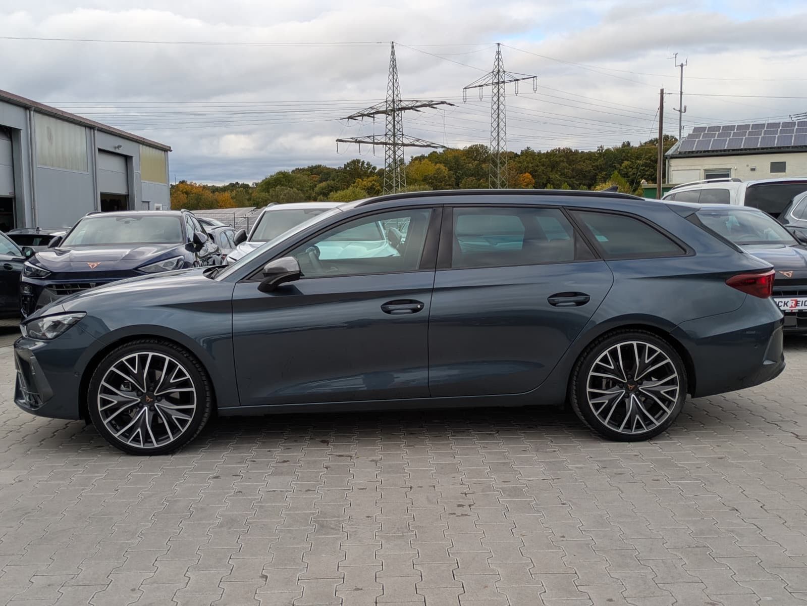 Fahrzeugabbildung CUPRA Leon 1.5 eTSI MATRIX*PANO*ALCAN.*AHK*SENN*Drive2