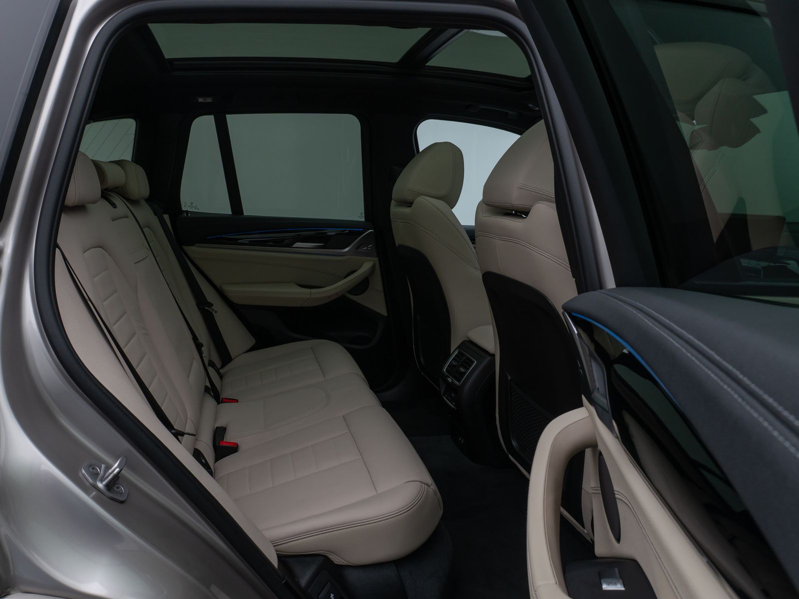 Fahrzeugabbildung BMW iX3 Impressive M Sport Panorama Laser HUD H/K